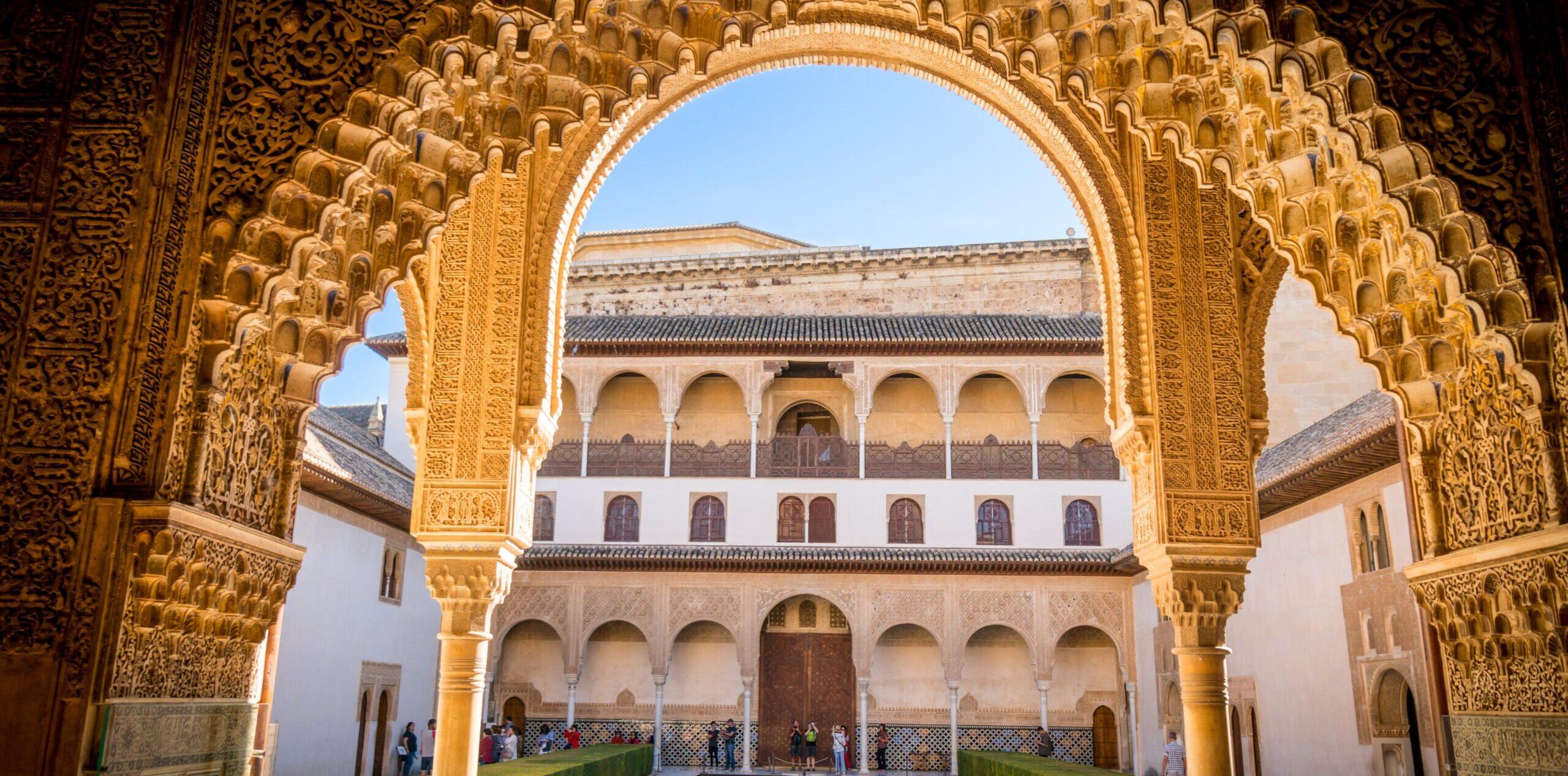 Alhambra Private Tour: Ticket with Official Guide