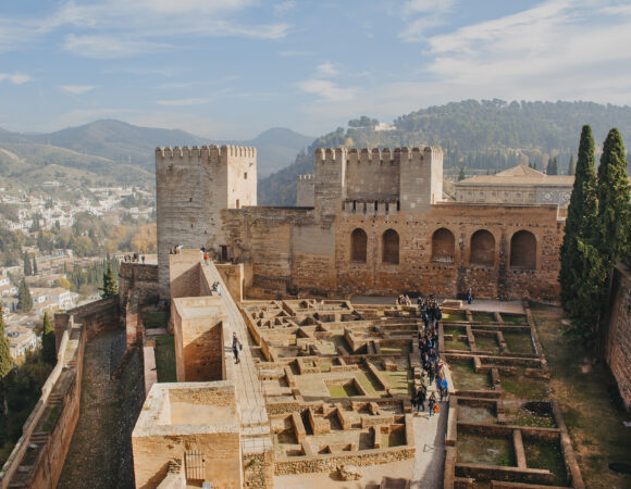Alhambra: Visita Guidata + Pranzo NazarÍ